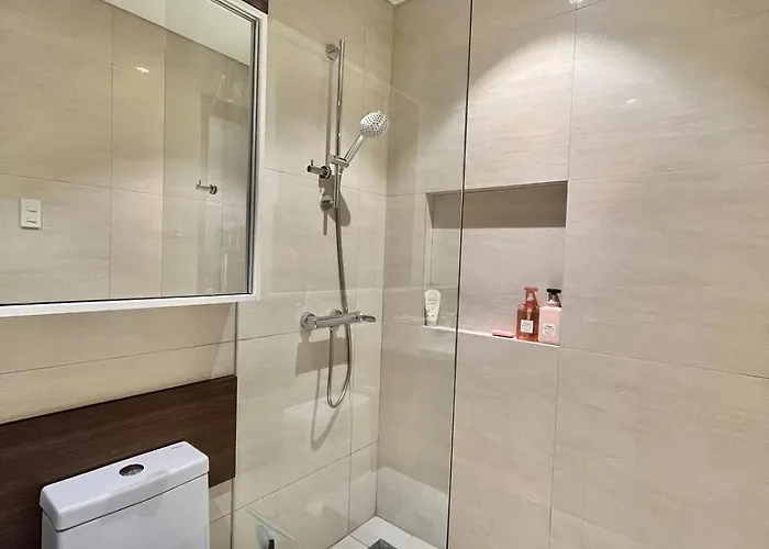 Cozy With Wifi, Balcony, Washer Apartment *