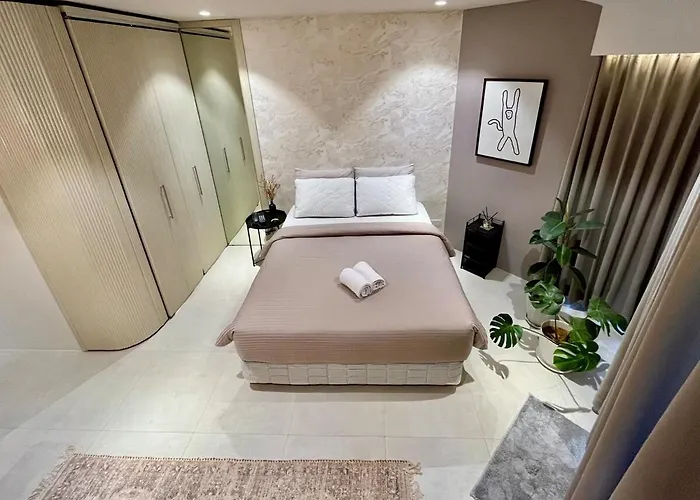 Cozy With Wifi, Balcony, Washer *