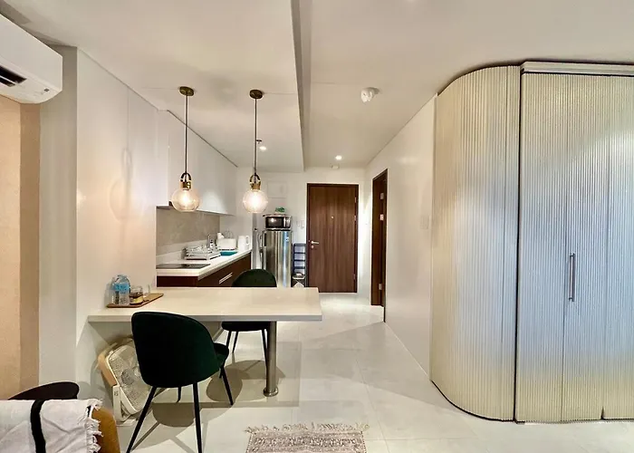 Cozy With Wifi, Balcony, Washer Apartment